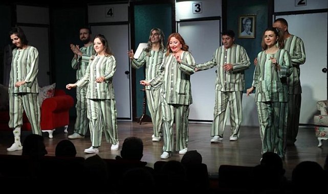 Bursa İnegöl'de 'Deliler Evi' kahkahaya boğdu
