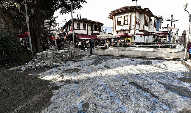 Bursa'da Abdal Camii çevresinde zemin yenileniyor