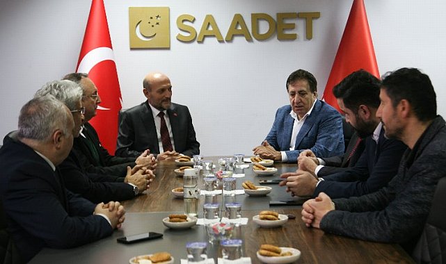 Bursa'da eski Vali İzzettin Küçük'ten Saadet'e ziyaret