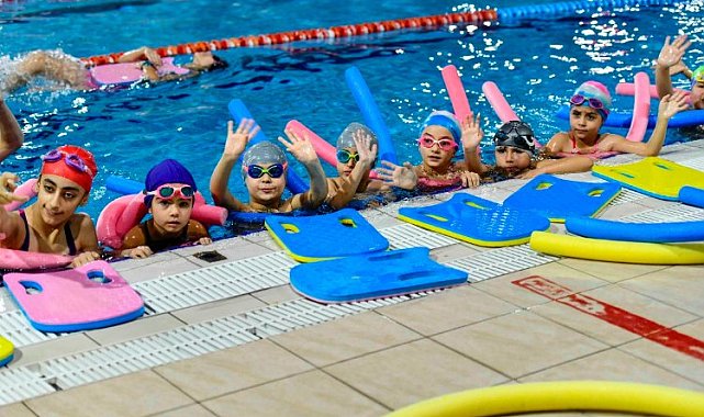 İşitme engellilerin yüzme sevinci