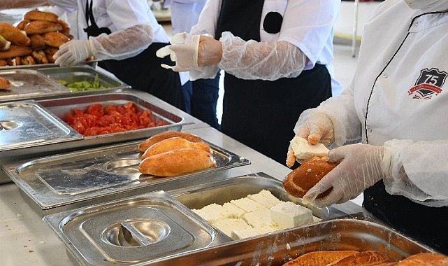 İstanbul Beylikdüzü'nde sosyal yardımlar sürüyor