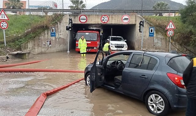 İzmir Büyükşehir'den sel açıklaması: Yaşam olumsuz etkilenmedi