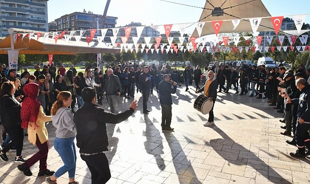 İzmir Çiğli'de davullu zurnalı 'toplu' sevinç