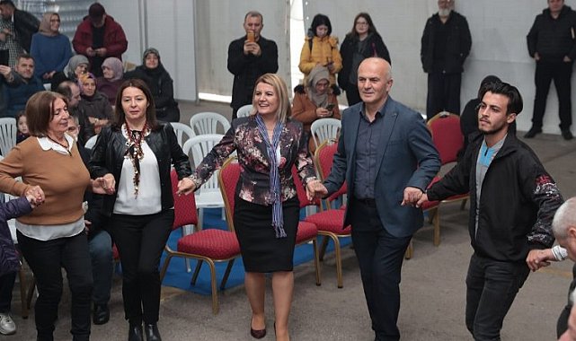 İzmit'te Hamsi Festivali'nde Başkan Hürriyet horon oynadı