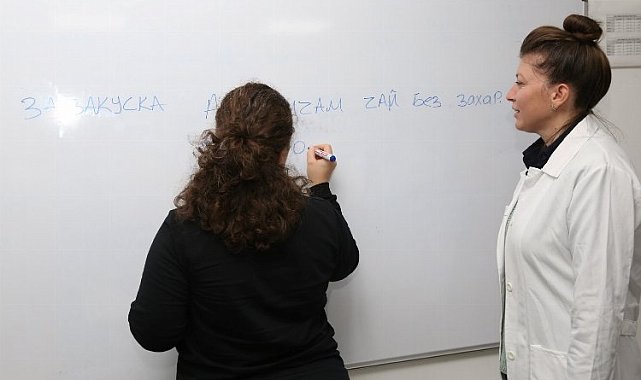 KO-MEK Bulgarca öğretiyor