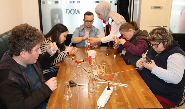 Kocaeli İzmit'te Down Kafe'de mutluluklar gözlere yansıdı