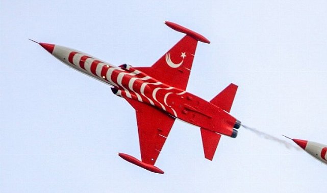 Konya'da Türk Yıldızları ekibine ait uçak düştü!