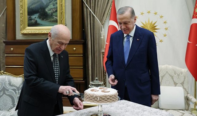 Külliye'de erken ve sürpriz kutlama