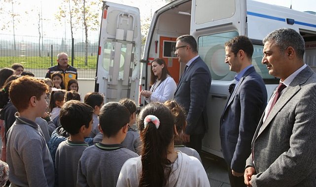 Manisa'da minikler 'ambulans' ile tanıştı