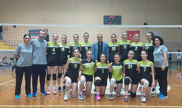 Manisalı genç kızlar Kula ekibini mağlup etti