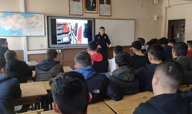 Manisalı itfaiyeciler Köprübaşılı gençlerle buluştu