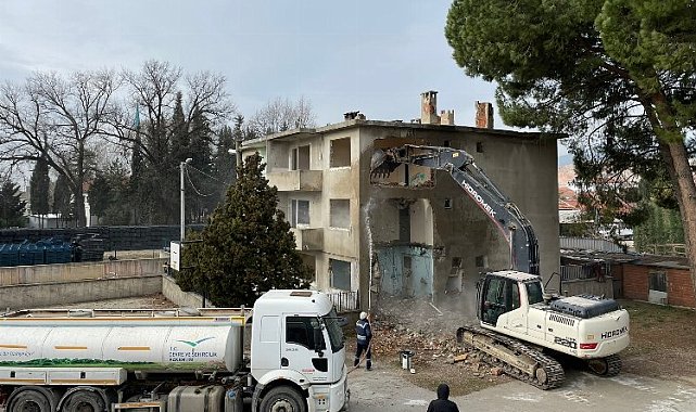 Bursa Gürsu'da riskli metruk yıkıldı