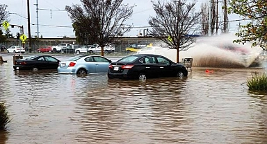 California Yeni Yıla Deprem ve Selle Girdi