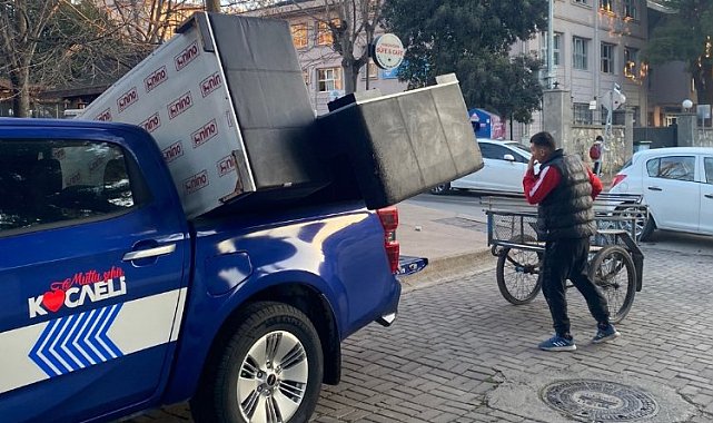 Eşya taşıyan vatandaşa Zabıta'dan 'devriye' yardımı