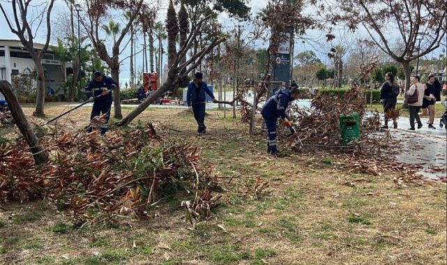 Fırtınanın vurduğu Antalya'da seferberlik