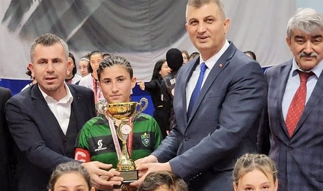Gölcük Barbaros Hayrettin Lisesi Futsal'da Kocaeli şampiyonu oldu