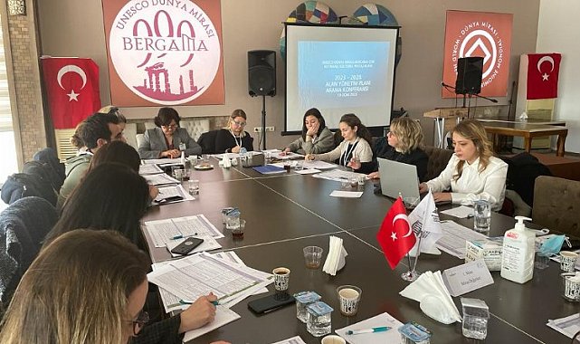 İzmir Bergama'da geniş katılımlı arama konferansı