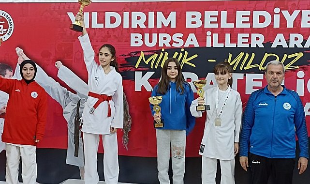 İzmitli karateciler Bursa'dan madalyayla döndü