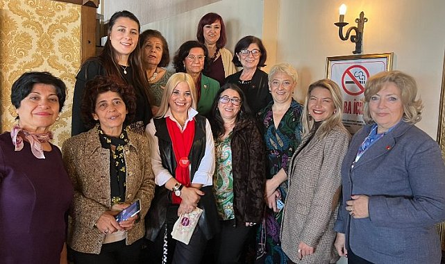 KADER İzmir'de kadın aday adaylarını tanıttı