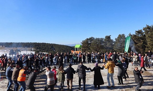 Kar Festivali'nde saatlerce horon teptiler