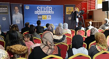Konya'da 'Şehir Konferansları' sürüyor