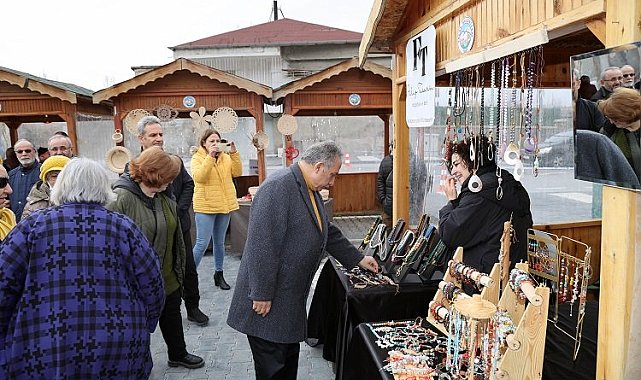 Maharetli Eller 1 yaşında