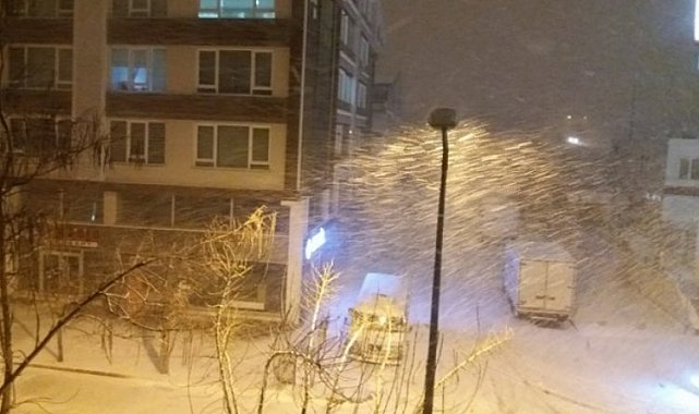 Afyonkarahisar'da kar yağışı başladı