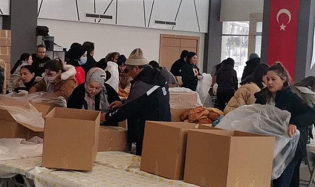 Balıkesir'den deprem bölgesine 5 tır gıda