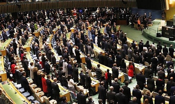BM'de Hayatını Kaybedenler İçin Bir Dakikalık Saygı Duruşu