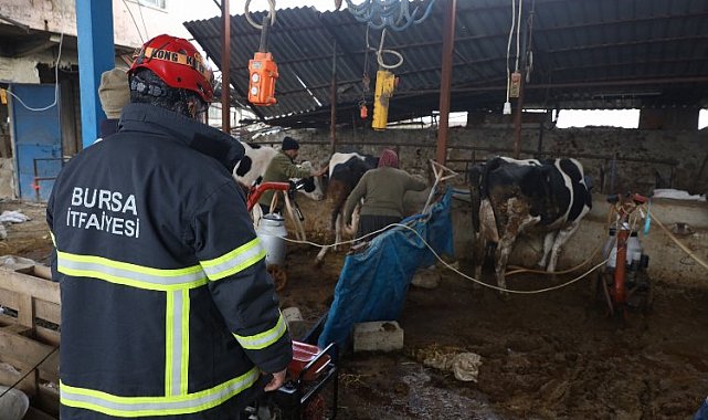 Bursa İtfaiyesi, Hatay'da besicilere jeneratörüyle destek oldu
