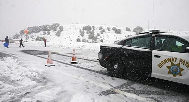 California'da Şiddetli Yağış ve Kar Fırtınasına Teslim