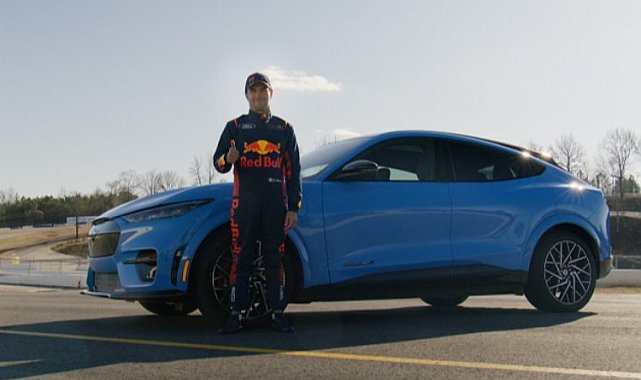 Ford F1'e dönüyor