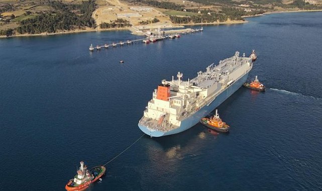 Halk endişeli! Fay hattı üzerine kurulan FSRU Limanı'na ilk gemi girdi