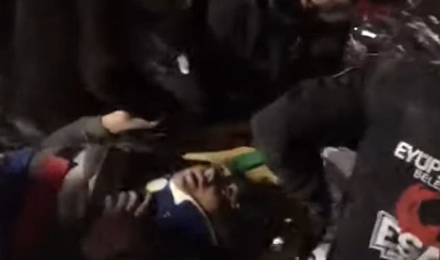 Hatay İskenderun'da anne ve oğul enkazdan kurtarıldı