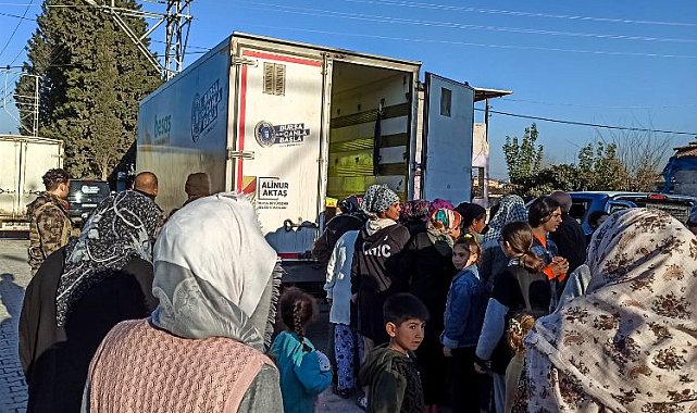 Hatay'da yardımlar mahalle mahalle teslim ediliyor