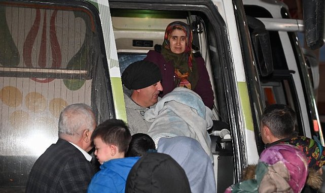 İlk depremzedeler Manisa'ya ulaştı