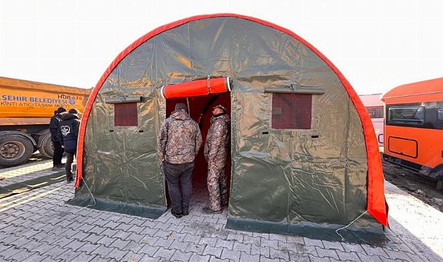 İstanbul Hatay'a ısı yalıtımlı çadırlar kurdu