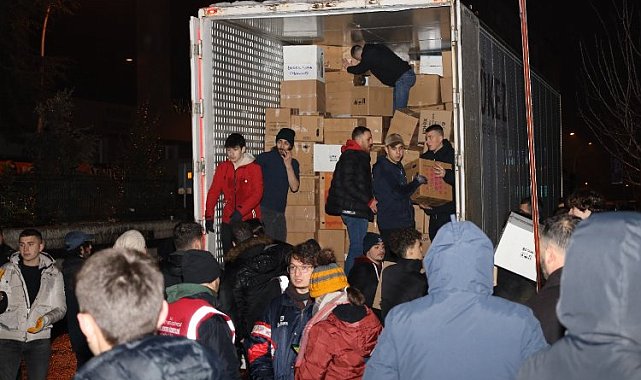 İzmit'ten 4 yardım tırı daha yola çıktı
