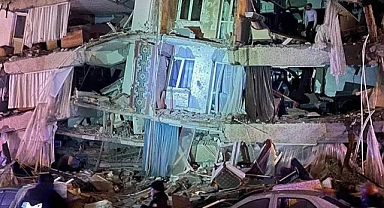Türkiye'nin Yarısında 7.4 büyüklüğünde deprem