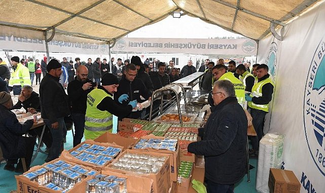 Kayseri Büyükşehir'den depremzedelere mobil mutfak