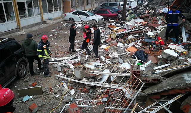 Kayseri itfaiyesi 34 vatandaşı enkazdan çıkardı