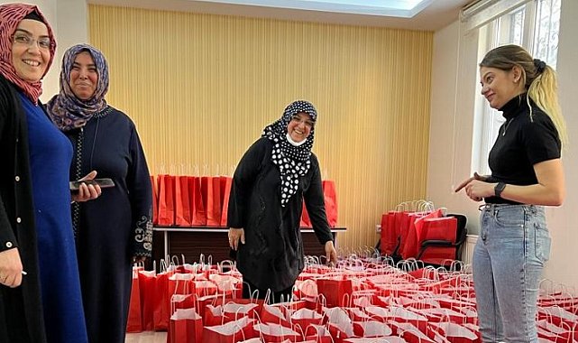 Kayseri Talaslı kadınlardan depremzedelere hijyen seti