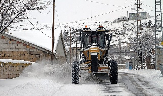 Kayseri Talas'ta kar çalışmaları tam gaz