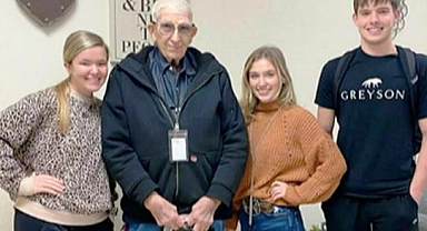 Liselilerin 80 Yaşındaki Hademe İçin Yaptığı Örnek Davranış