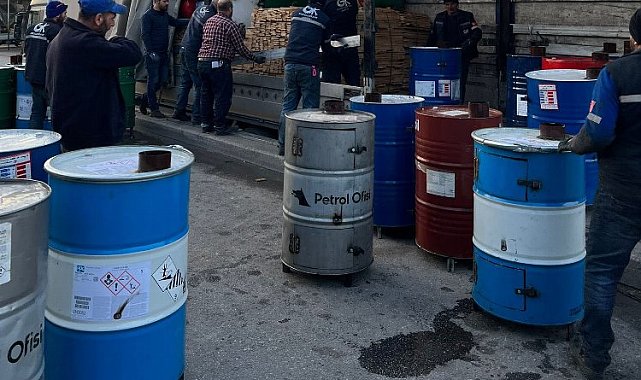 Manisa'dan deprem bölgesine varil soba desteği
