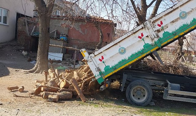Manisa'dan depremzedelere yakacak yardımı