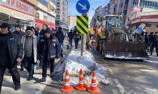 Memduh Büyükkılıç deprem bölgesinde