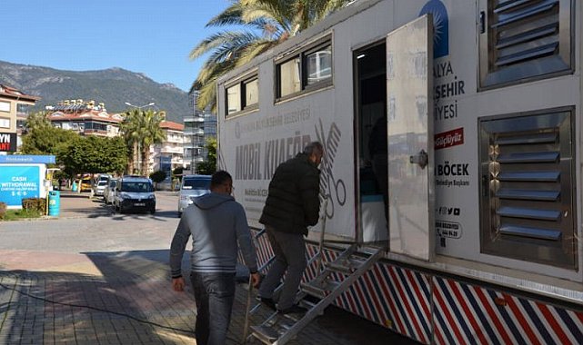 Mobil Kuaför depremzedeler için Alanya'da