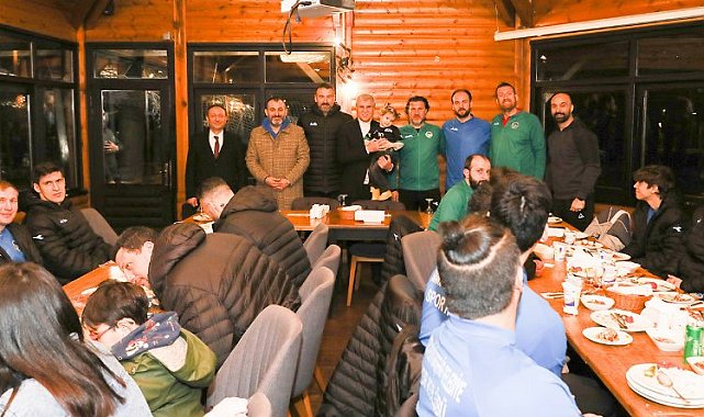 Sakarya'da Başkan Yüce, hentbolcularla buluştu