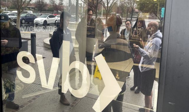 'Absolutely idiotic'. SVB insider says employees are angry with CEO